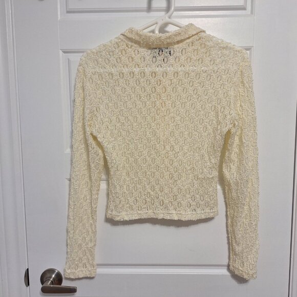 Vintage Elegant sheer top made in Canada - Picture 5 of 7